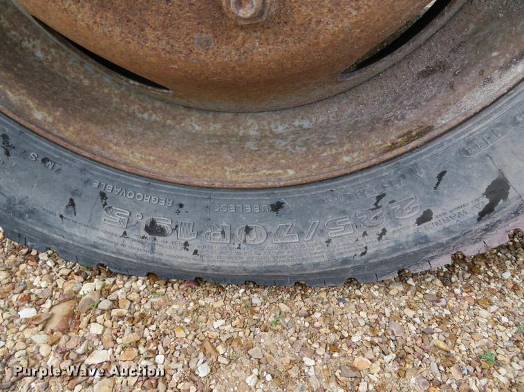 image for item DE8027 2002 Ford F550 Super Duty XL dump flatbed truck