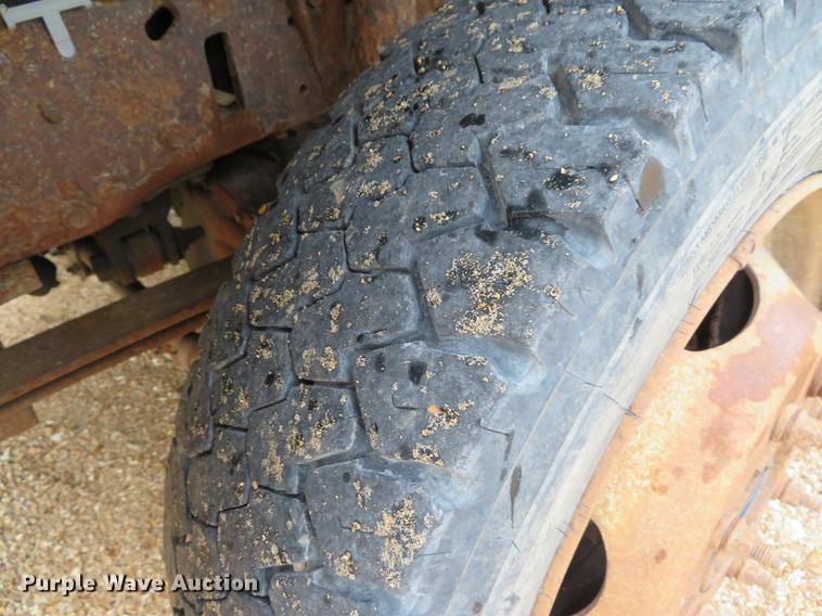 image for item DE8027 2002 Ford F550 Super Duty XL dump flatbed truck