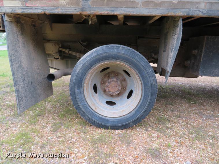 image for item DE8027 2002 Ford F550 Super Duty XL dump flatbed truck