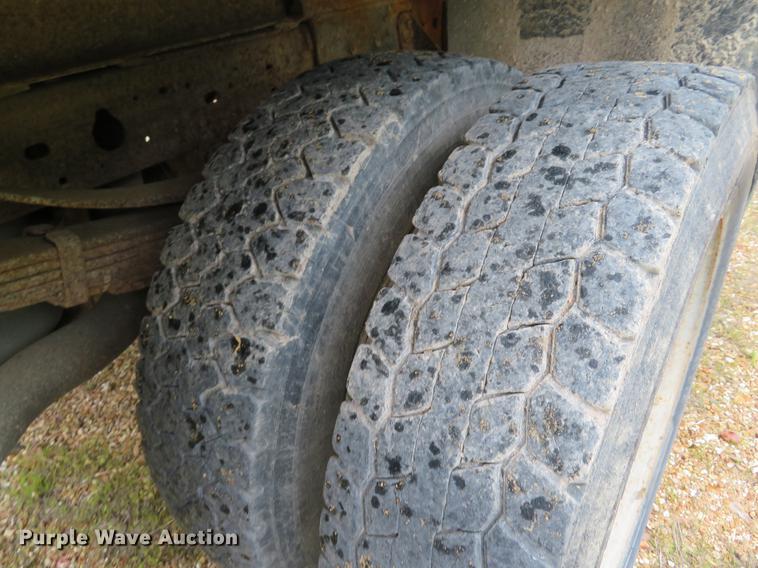 image for item DE8027 2002 Ford F550 Super Duty XL dump flatbed truck