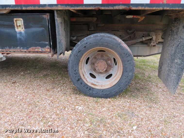 image for item DE8027 2002 Ford F550 Super Duty XL dump flatbed truck