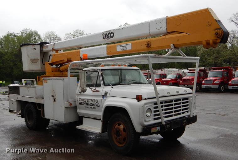 image for item DE8345 1977 Ford F600 bucket truck