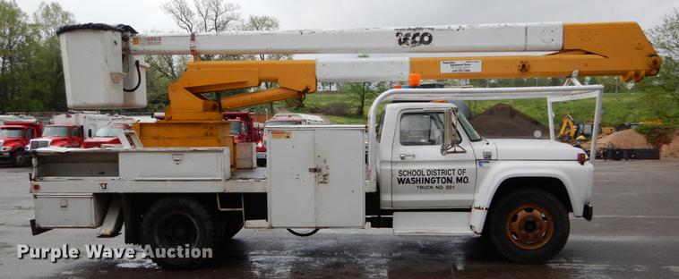 image for item DE8345 1977 Ford F600 bucket truck