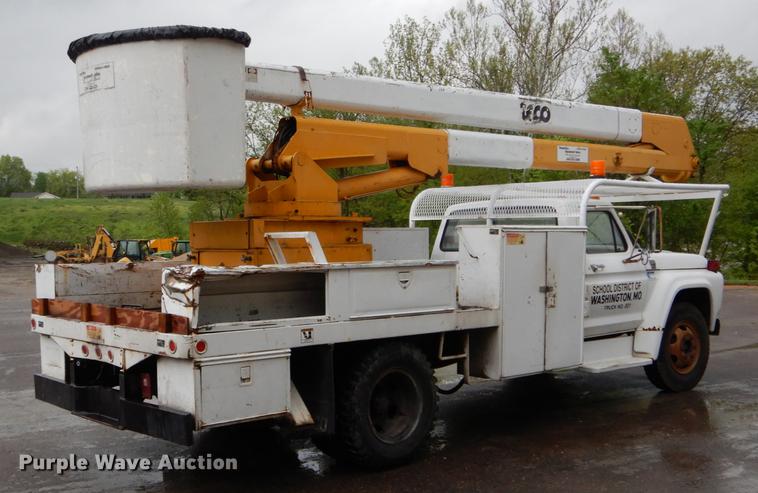 image for item DE8345 1977 Ford F600 bucket truck