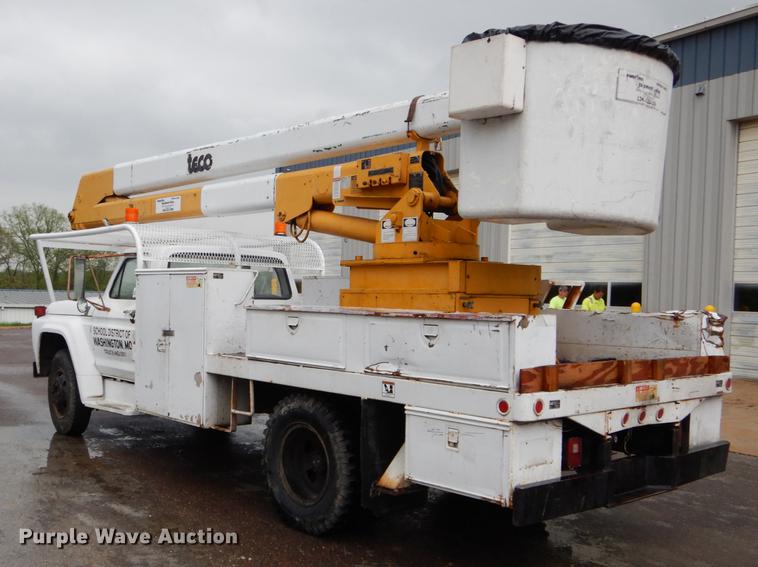 image for item DE8345 1977 Ford F600 bucket truck