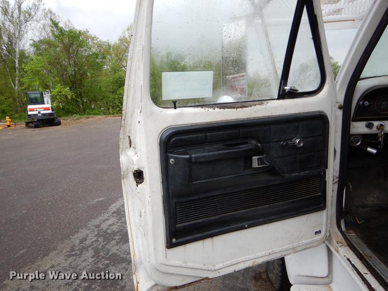 image for item DE8345 1977 Ford F600 bucket truck