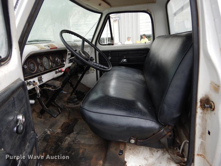 image for item DE8345 1977 Ford F600 bucket truck