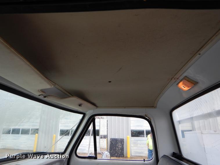 image for item DE8345 1977 Ford F600 bucket truck