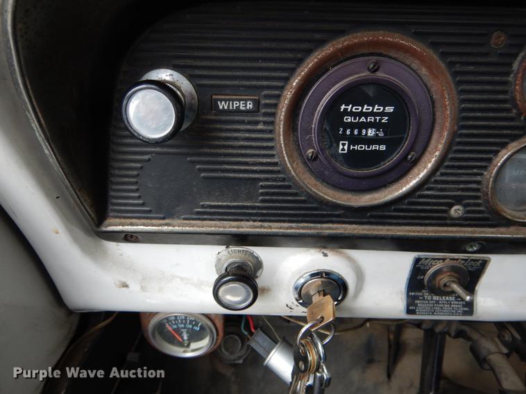 image for item DE8345 1977 Ford F600 bucket truck