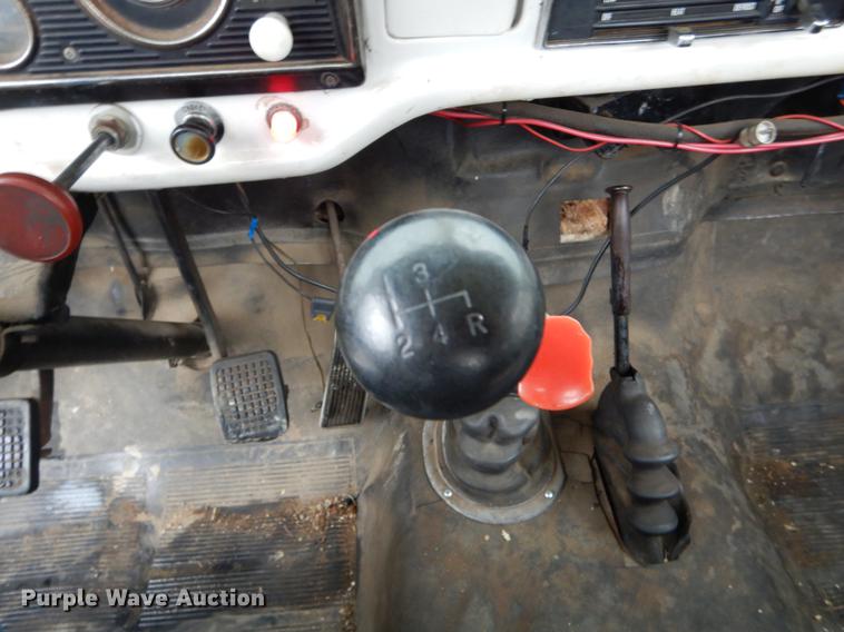 image for item DE8345 1977 Ford F600 bucket truck