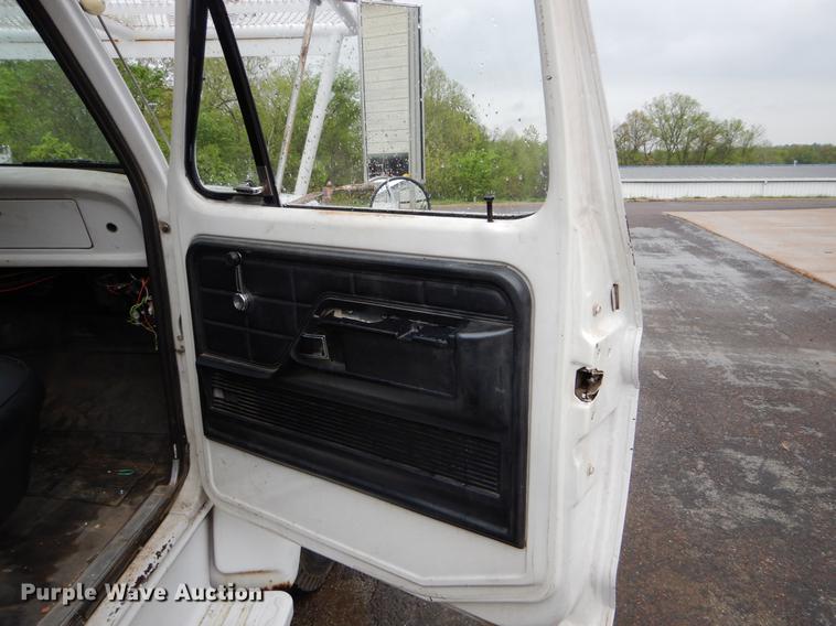 image for item DE8345 1977 Ford F600 bucket truck