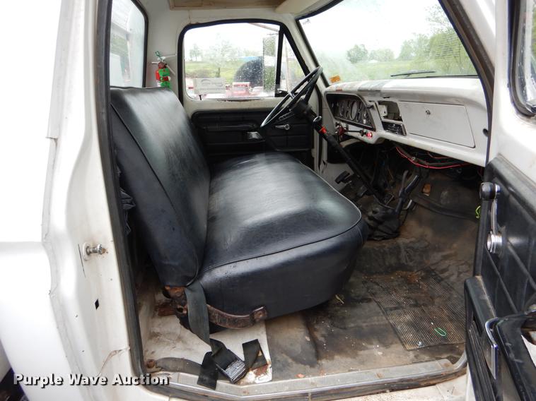 image for item DE8345 1977 Ford F600 bucket truck