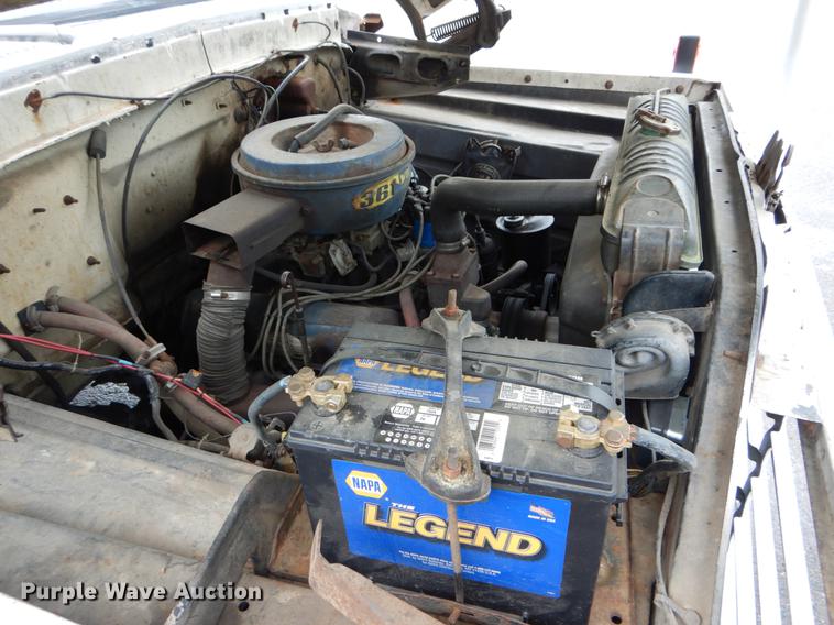 image for item DE8345 1977 Ford F600 bucket truck