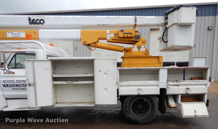 image for item DE8345 1977 Ford F600 bucket truck