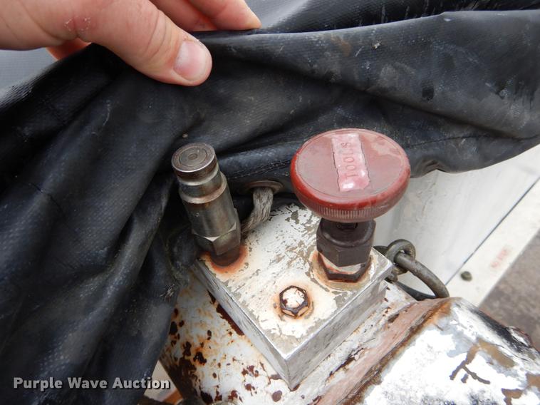 image for item DE8345 1977 Ford F600 bucket truck