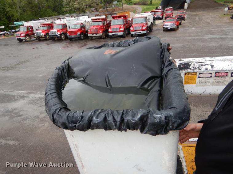 image for item DE8345 1977 Ford F600 bucket truck