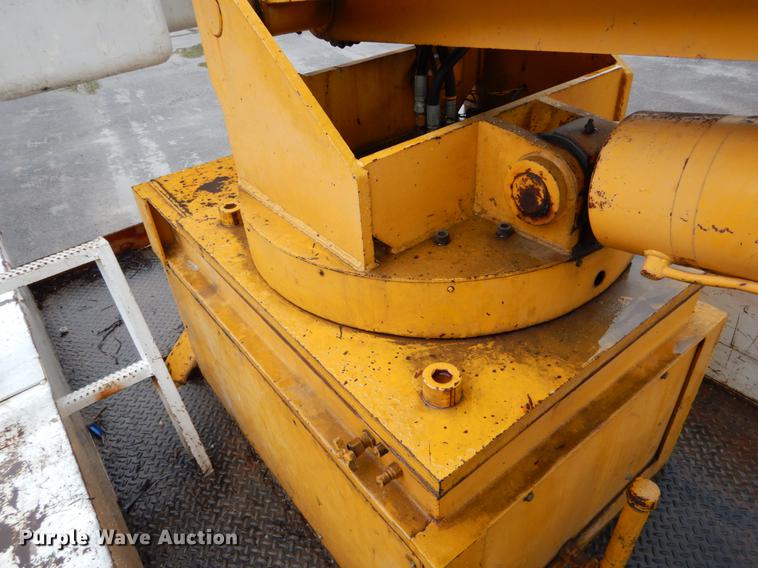 image for item DE8345 1977 Ford F600 bucket truck