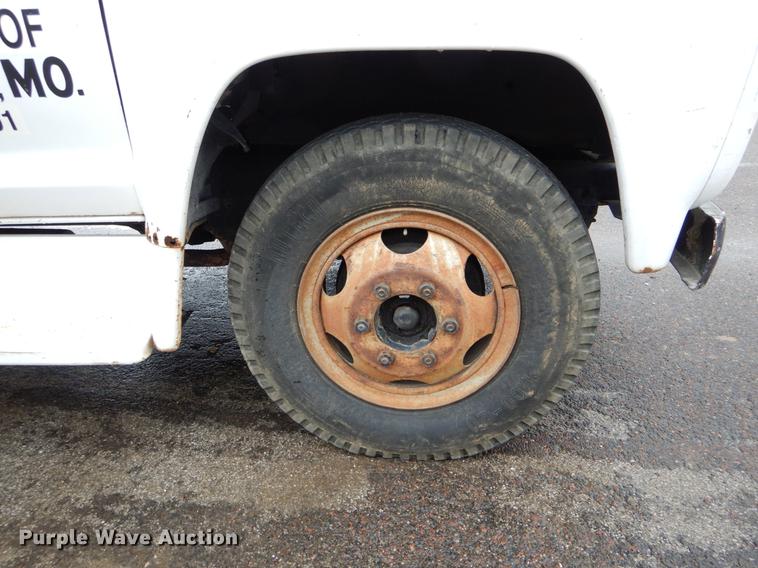 image for item DE8345 1977 Ford F600 bucket truck