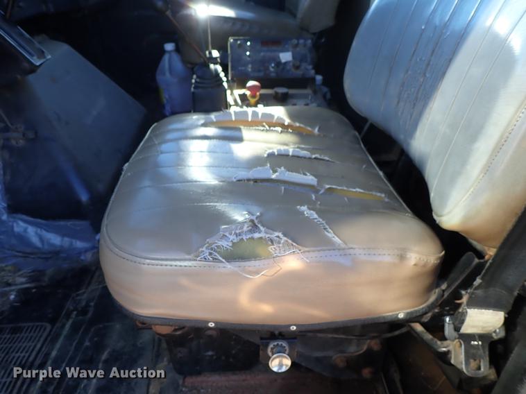 image for item DF1130 1991 International 4900 dump truck