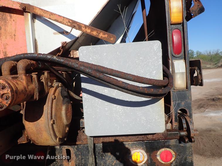 image for item DF1130 1991 International 4900 dump truck