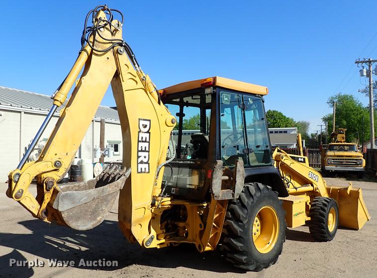 image for item DF1166 1997 John Deere 310E backhoe