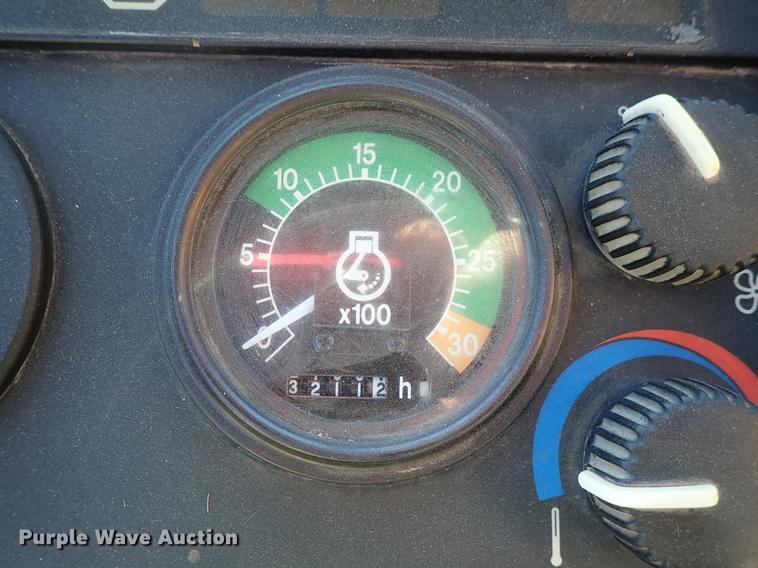 image for item DF1166 1997 John Deere 310E backhoe