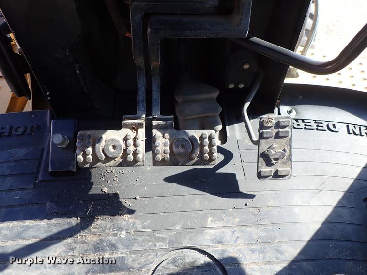 image for item DF1166 1997 John Deere 310E backhoe