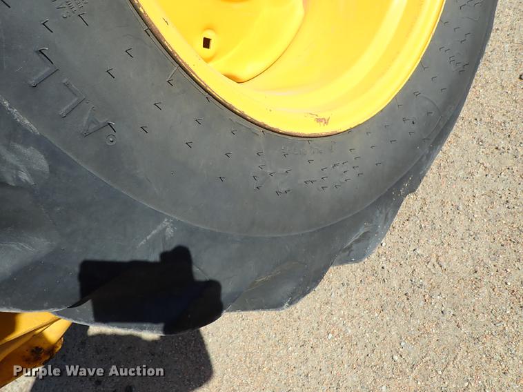 image for item DF1166 1997 John Deere 310E backhoe