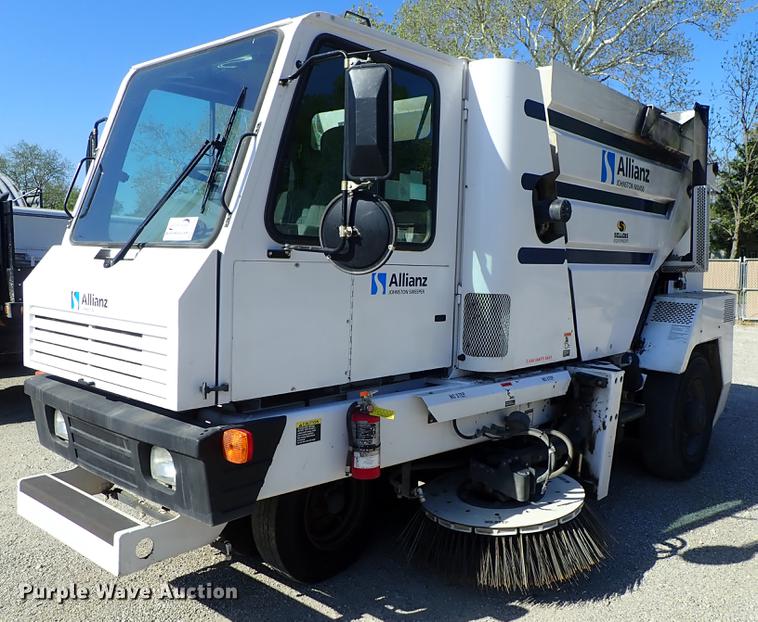 image for item DF1167 2009 Allianz Johnston MX450 street sweeper