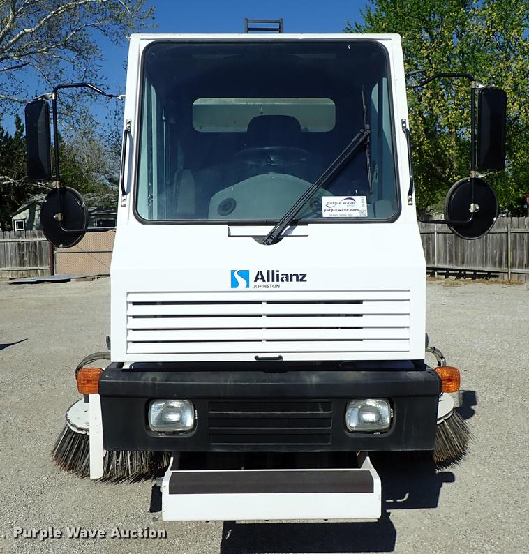 image for item DF1167 2009 Allianz Johnston MX450 street sweeper