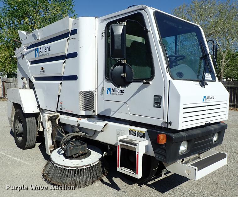 image for item DF1167 2009 Allianz Johnston MX450 street sweeper