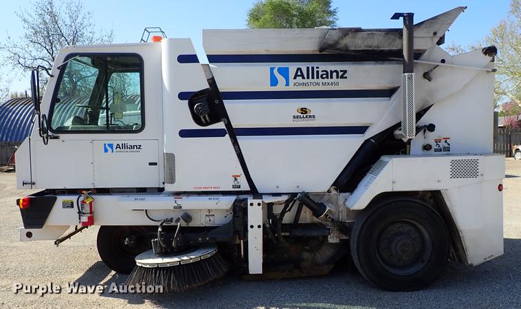 image for item DF1167 2009 Allianz Johnston MX450 street sweeper