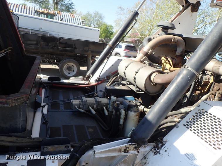 image for item DF1167 2009 Allianz Johnston MX450 street sweeper