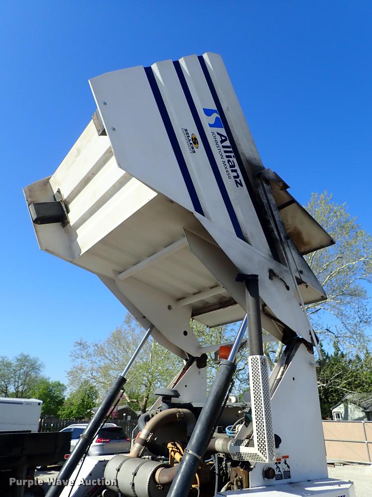 image for item DF1167 2009 Allianz Johnston MX450 street sweeper