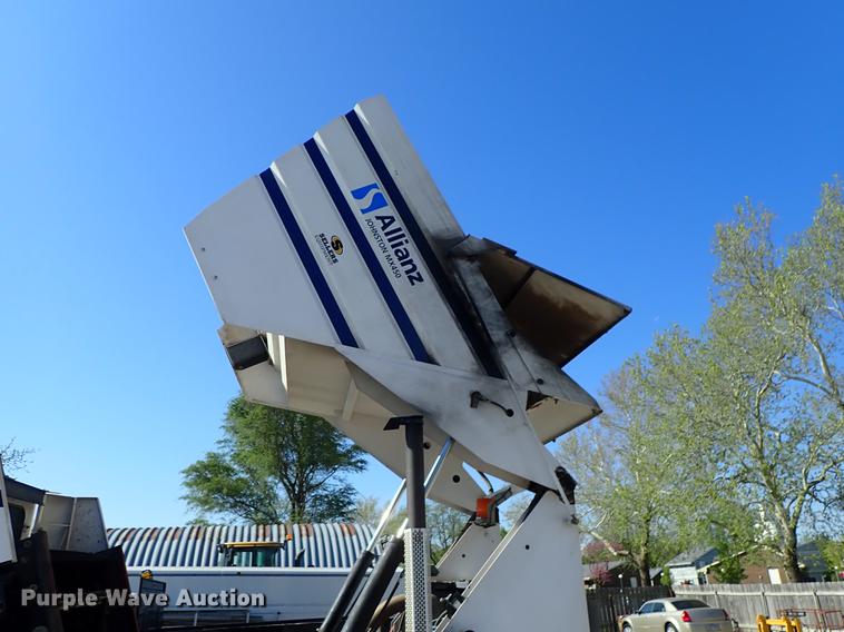 image for item DF1167 2009 Allianz Johnston MX450 street sweeper