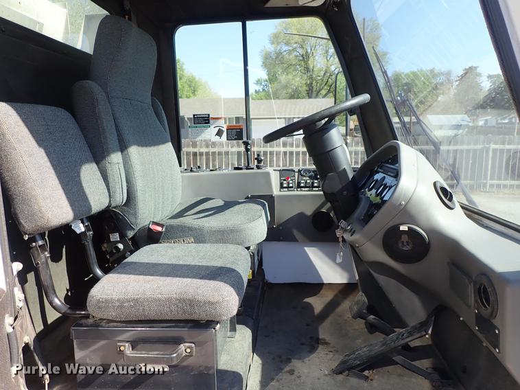 image for item DF1167 2009 Allianz Johnston MX450 street sweeper