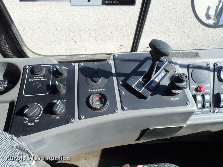 image for item DF1167 2009 Allianz Johnston MX450 street sweeper