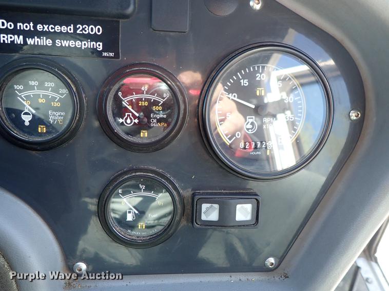 image for item DF1167 2009 Allianz Johnston MX450 street sweeper