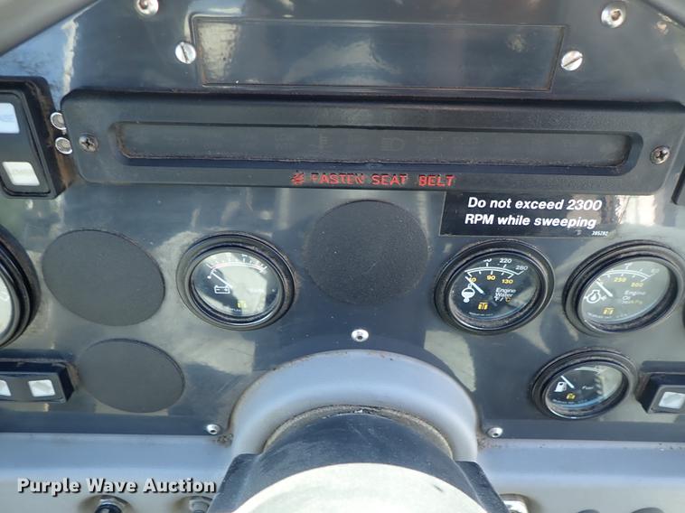 image for item DF1167 2009 Allianz Johnston MX450 street sweeper