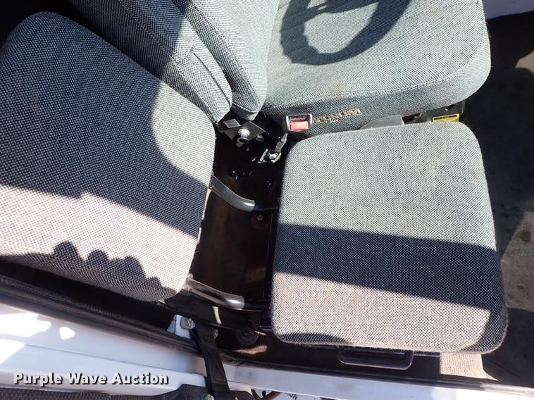 image for item DF1167 2009 Allianz Johnston MX450 street sweeper