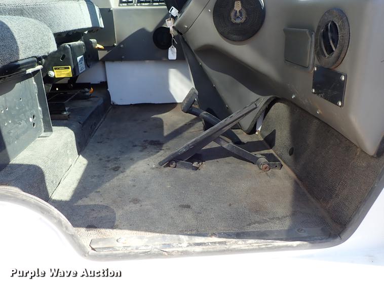 image for item DF1167 2009 Allianz Johnston MX450 street sweeper