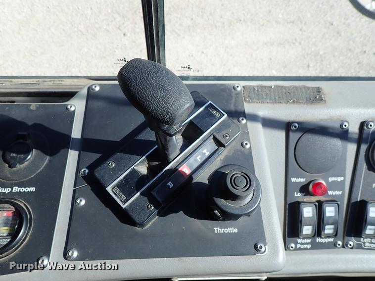 image for item DF1167 2009 Allianz Johnston MX450 street sweeper