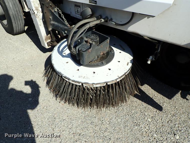 image for item DF1167 2009 Allianz Johnston MX450 street sweeper