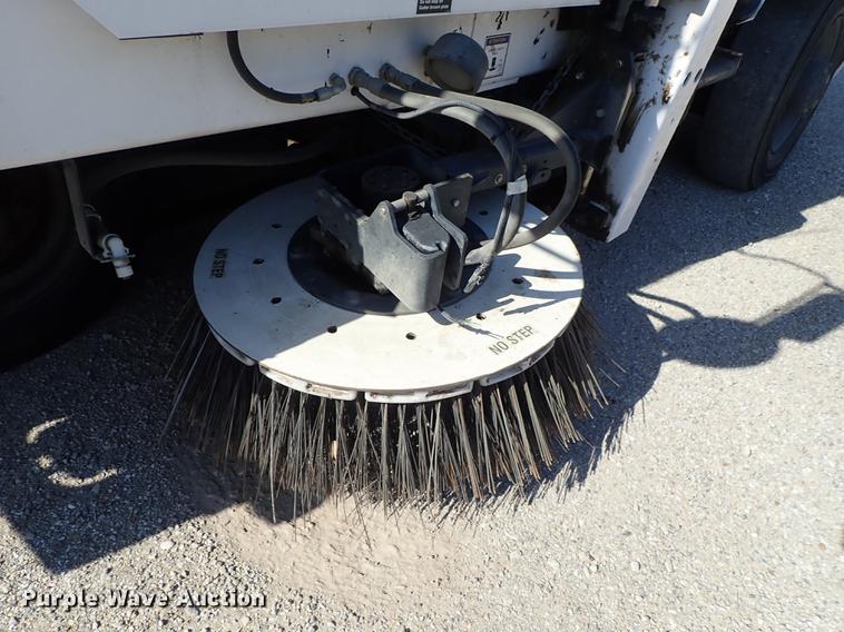 image for item DF1167 2009 Allianz Johnston MX450 street sweeper