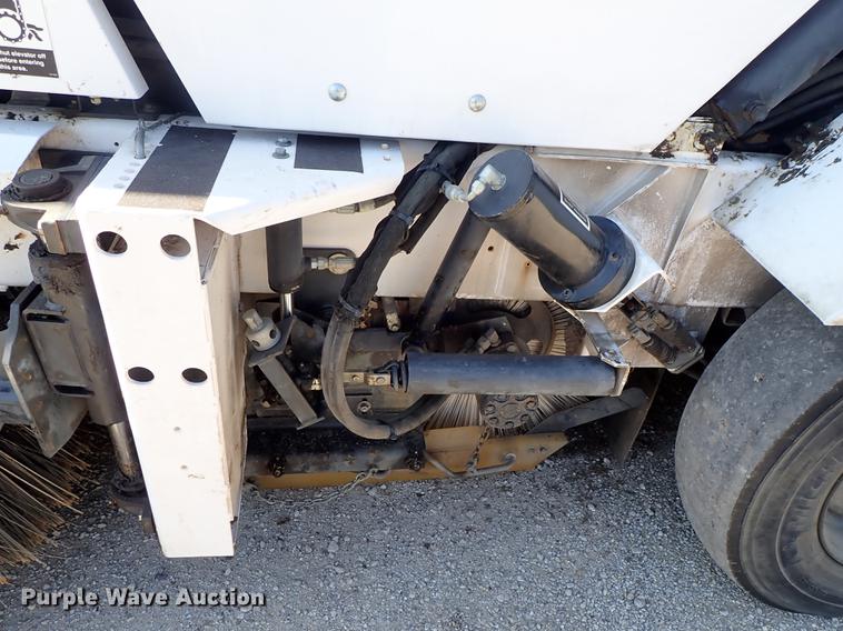 image for item DF1167 2009 Allianz Johnston MX450 street sweeper