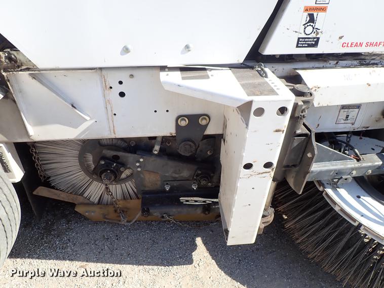 image for item DF1167 2009 Allianz Johnston MX450 street sweeper