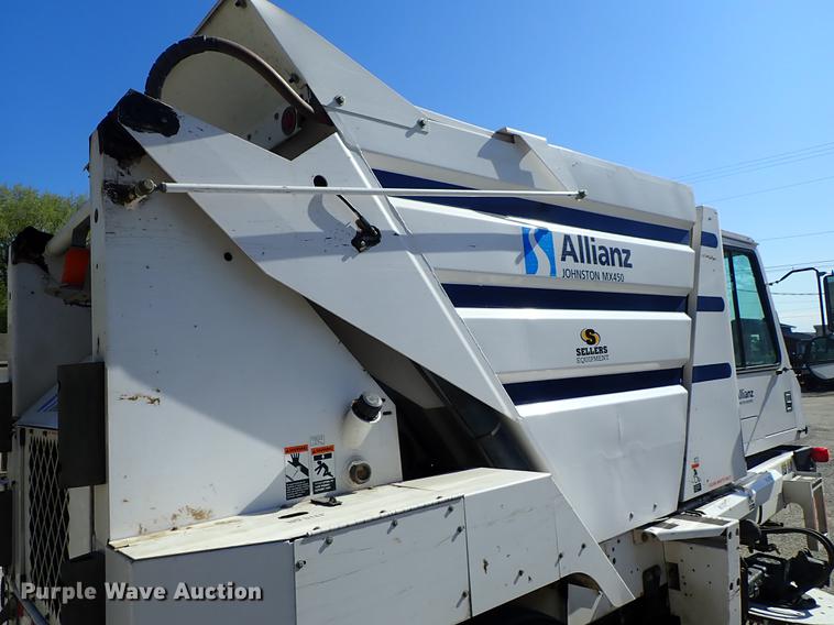 image for item DF1167 2009 Allianz Johnston MX450 street sweeper