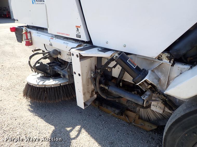 image for item DF1167 2009 Allianz Johnston MX450 street sweeper