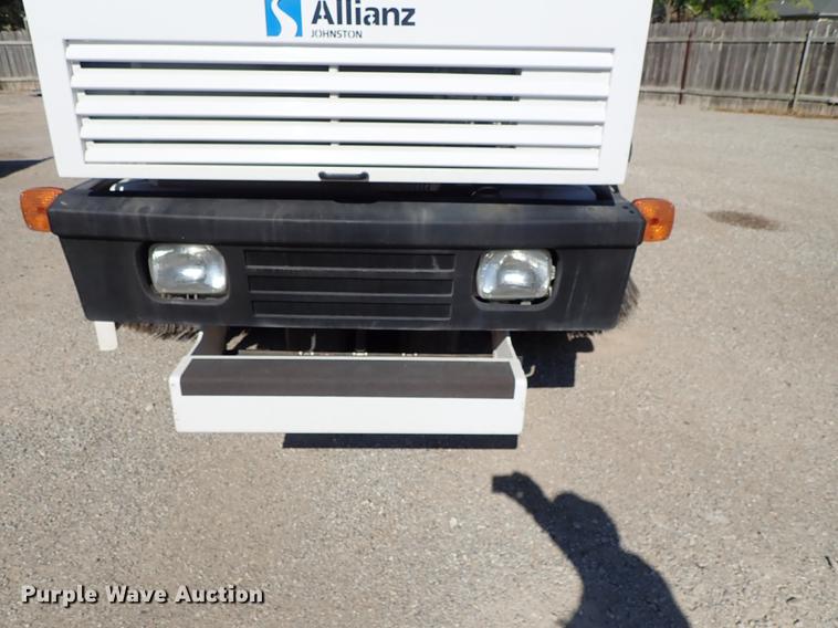 image for item DF1167 2009 Allianz Johnston MX450 street sweeper