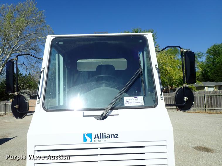 image for item DF1167 2009 Allianz Johnston MX450 street sweeper